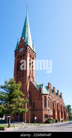 Bygdoszcz, Pologne - 7 septembre 2021 : vue sur l'église Saint Andrew Bobola dans le centre historique de Bygdoszcz Banque D'Images