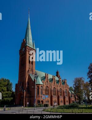 Bygdoszcz, Pologne - 7 septembre 2021 : vue sur l'église Saint Andrew Bobola dans le centre historique de Bygdoszcz Banque D'Images