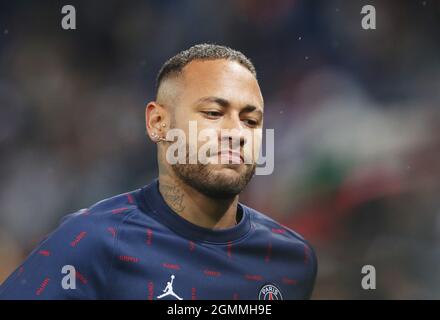 Paris, France. 19 septembre 2021. Le Neymar de Paris Saint Germain est vu avant un match de football de la Ligue française 1 entre Paris Saint Germain (PSG) et Lyon à Paris, France, le 19 septembre 2021. Credit: Gao Jing/Xinhua/Alamy Live News Banque D'Images