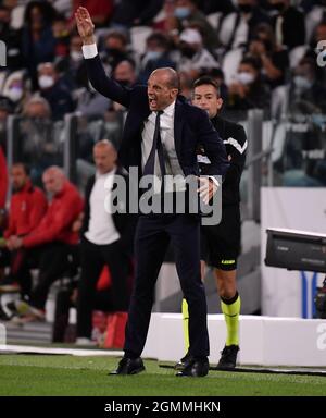 Turin, Italie. 19 septembre 2021. Massimiliano Allegri, entraîneur en chef du FC Juventus, gestuelle lors d'un match de football entre le FC Juventus et l'AC Milan à Turin, en Italie, le 19 septembre 2021. Credit: Federico Tardito/Xinhua/Alamy Live News Banque D'Images