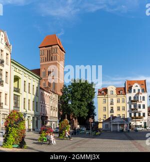 Torun, Pologne - 6 septembre 2021 : vue sur la place Nowomiesjski dans le centre-ville historique de Torun Banque D'Images