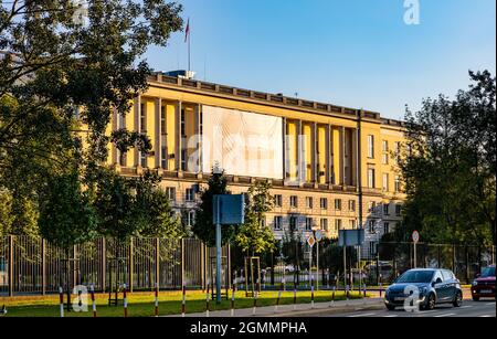 Varsovie, Pologne - 12 août 2021 : Ministère de l'intérieur et de l'Administration, bâtiment principal de Mswia, rue Batorego, dans le quartier de Mokotow Banque D'Images