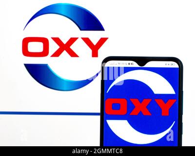Sur cette photo, le logo Occidental Petroleum Corporation (OXY) apparaît sur un smartphone Banque D'Images