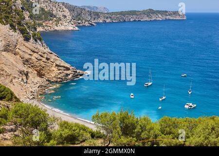 Eaux turquoise de Majorque. Plage de Coll Baix. Côte méditerranéenne. Espagne Banque D'Images