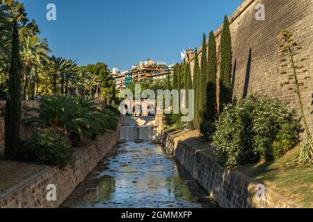 Vue générale sur le Torrent sa Riera dans le centre historique de Palma de Majorque au coucher du soleil Banque D'Images
