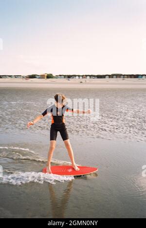 Arraisonnement à West Wittering Beach, Chichester, West Sussex, Angleterre, Royaume-Uni, Angleterre, Royaume-Uni. Banque D'Images