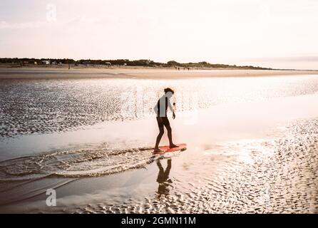 Arraisonnement à West Wittering Beach, Chichester, West Sussex, Angleterre, Royaume-Uni, Angleterre, Royaume-Uni. Banque D'Images