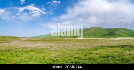 Col de montagne dans les provinces de Shirak et Lori en Arménie Banque D'Images