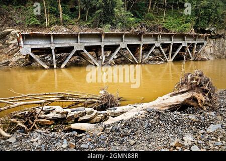 Catastrophe d'inondation 2021 Ahrtal, vallée de l'Ahr, détruit le pont au-dessus de la rivière Ahr, Allemagne, Rhénanie-Palatinat, Mayschoss Banque D'Images