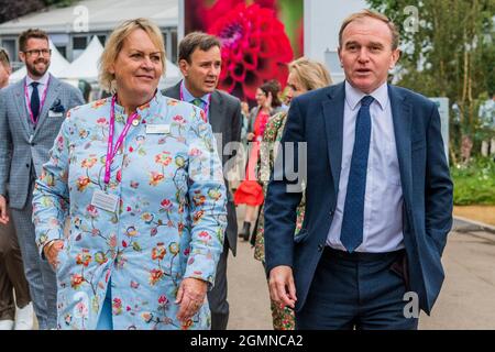 Londres, Royaume-Uni. 20 septembre 2021. RHS COP26 Garden, un jardin de présentation, est visité par le secrétaire d'État de la DEFRA, George Ejustice, le Chelsea Flower Show 2021. Le spectacle a été annulé l'année dernière en raison de l'éclusage du coronavirus. Crédit : Guy Bell/Alay Live News Banque D'Images