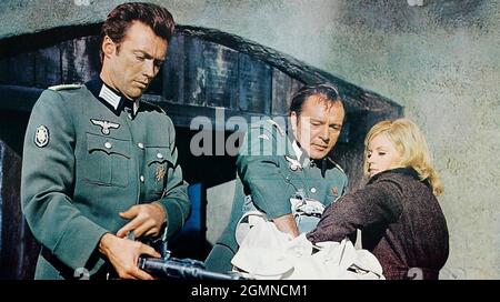 OÙ LES AIGLES OSENT 1968 MGM film avec de gauche: Clint Eastwood, Richard Burton, Mary Ure Banque D'Images