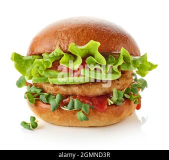 Hamburger végétalien frais avec des côtelettes sans viande à base de plantes isolées sur fond blanc Banque D'Images