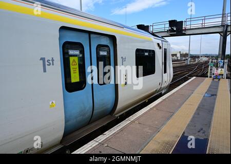 Une locomotive en attente de quitter la gare de Brighton. Banque D'Images