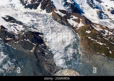 Icefall et moraine terminale au glacier Gorner vue du Gornergrat, une crête rocheuse des Alpes Pennines au-dessus de Zermatt, Valais, Suisse Banque D'Images