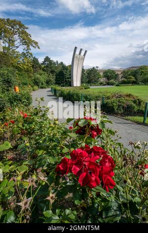 Platz der Luftbrücke, Luftbrückendenkmal, Rosen, Tempelhof, Berlin, Hungerharke, Allemagne, Banque D'Images