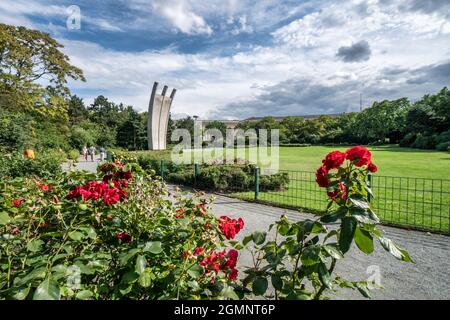 Platz der Luftbrücke, Luftbrückendenkmal, Rosen, Tempelhof, Berlin, Hungerharke, Allemagne, Banque D'Images