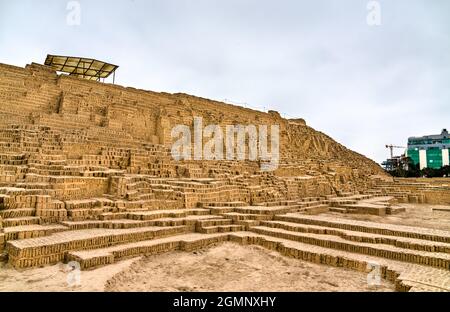 Pyramide Adobe de Huaca Pucllana à Lima, Pérou Banque D'Images