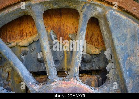Vieilles roues de locomotive à vapeur roulante Banque D'Images