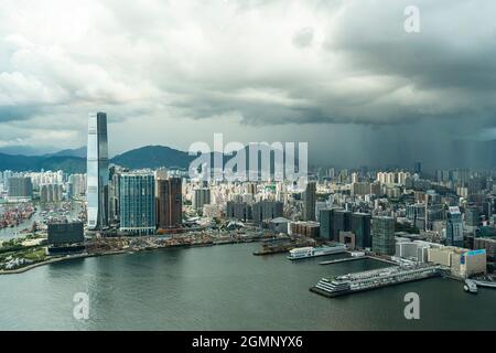 Hong Kong, Chine. 20 septembre 2021. Vue sur les gratte-ciel et les bâtiments du quartier des affaires de Hong Kong. (Photo de Chan long Hei/SOPA Images/Sipa USA) crédit: SIPA USA/Alay Live News Banque D'Images