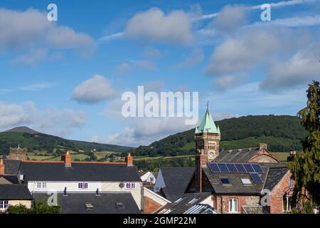 Horizon d'Abergavenny avec tour du Market Hall Banque D'Images