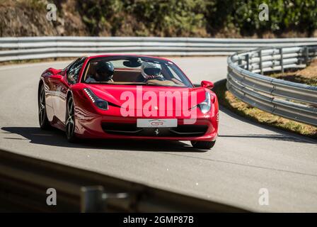 Caramulo, Portugal - 04 septembre 2021: Rouge Ferrari 458 Italia in Caramulo Motorfestival 2021 Banque D'Images