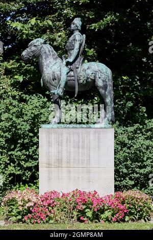 En barbar (Un barbare), statue de bronze de Carl Johan Bonnesen (1868-1933) placée en dehors de la Collection Hirschsprung depuis 1913; Copenhague, Danemark Banque D'Images