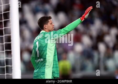 Turin, Italie. 19 septembre 2021. Wojciech Szczesny de Juventus FC gestes pendant la série Un match entre Juventus FC et AC Milan . Banque D'Images