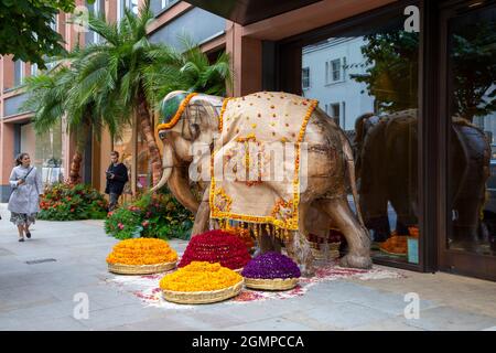 Londres, le 20 septembre 2021: Streets of Chelsea Get décoré avec des expositions florales pour l'anual Chelsea in Bloom Banque D'Images