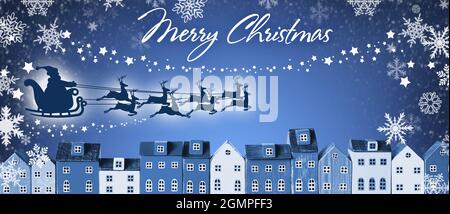 Bannière de Noël - le Père Noël en traîneau et en traîneau à rennes survole les maisons de la ville Banque D'Images