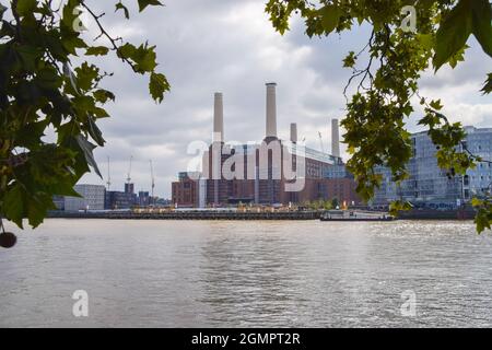 Vue extérieure de la station électrique de Battersea à l'approche de la fin de la rénovation. Londres, Royaume-Uni. 20 septembre 2021. Banque D'Images