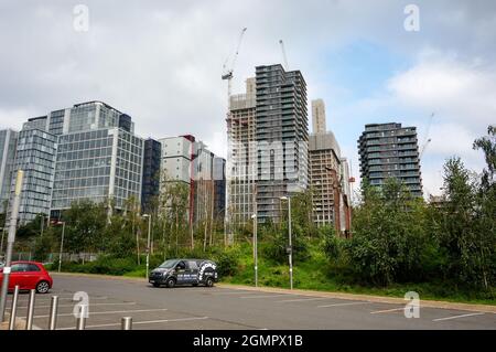 Stratford, Londres, Royaume-Uni. 20 septembre 2021. La poutre en acier de 911 a Memorial dans le Parc olympique. Un souvenir du 11 septembre 2001 attaque de 3,000 fleurs de mort mises à la mémoire du 11 septembre 2001 crédit: Picture Capital/Alamy Live News Banque D'Images