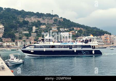 Espagne, Majorque, Port de Soller, 10 mai 2018. Puerto de Soller avec de belles vues et des bateaux de luxe sur l'île des Baléares Banque D'Images