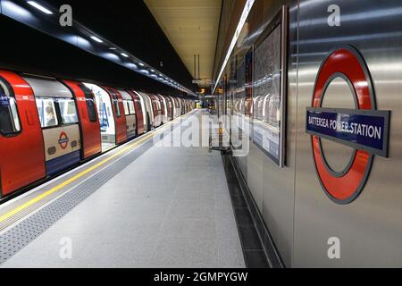 Métro de Londres récemment ouvert Battersea Power Station station sur la ligne Nord, Londres, Angleterre Royaume-Uni Banque D'Images