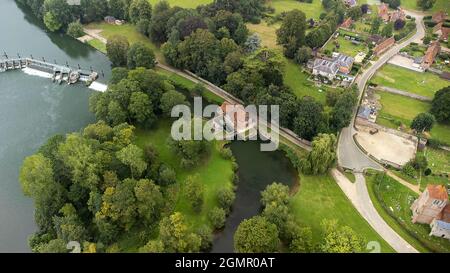 Une vue aérienne de la fabrique d'eau de Mapledurham à Oxfordshire, Royaume-Uni Banque D'Images