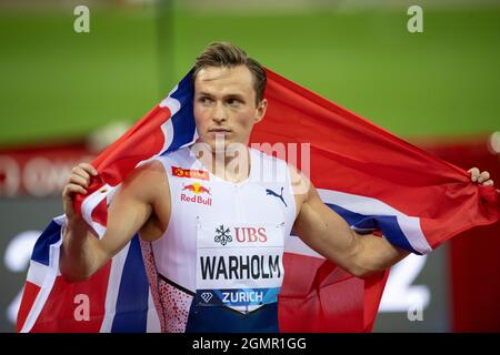 ZURICH - SUISSE 8 septembre 21 : Karsten Warholm (NOR) célébrant sa victoire dans les 400 m haies à la finale de la ligue de diamants de Wanda au Stadi de Letzigrund Banque D'Images