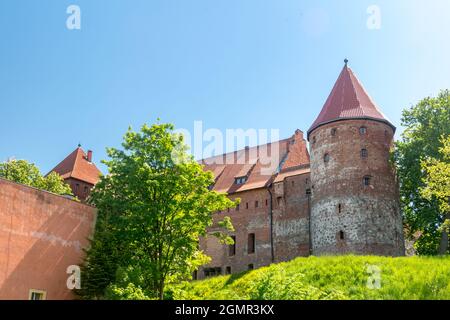 Tour du château gothique du château teutonique et ancien bastion des ducs de Poméranie à Bytow, Pologne. Banque D'Images