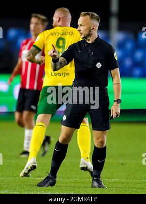 EINDHOVEN, PAYS-BAS - SEPTEMBRE 20 : arbitre Nick Smit lors du match néerlandais de Keukenkampioosdivision entre Jong PSV et ADO Den Haag au PSV Campus de Herdgang le 20 septembre 2021 à Eindhoven, pays-Bas (photo de Joris Verwijst/Orange Pictures) Banque D'Images