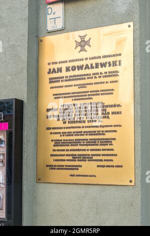 Lodz, Pologne - 7 juin 2021 : plaque commémorative dédiée à Jan Kowalewski. Banque D'Images