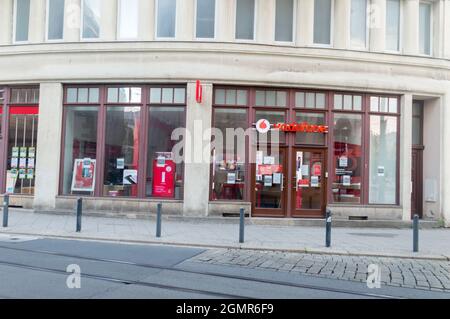 Gorlitz, Allemagne - 2 juin 2021 : boutique de téléphonie mobile Vodafone. Vodafone est le plus grand opérateur de téléphonie mobile en Allemagne. Banque D'Images