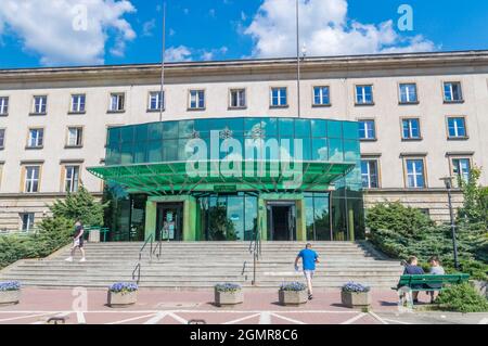 Radom, Pologne - 7 juin 2021 : vue sur la façade de l'hôtel de ville de Radom. Banque D'Images