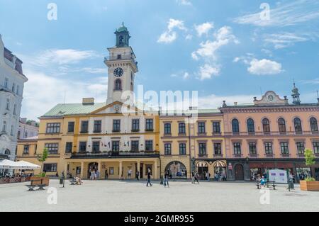 Cieszyn, Pologne - 5 juin 2021 : hôtel de ville historique de Cieszyn. Banque D'Images