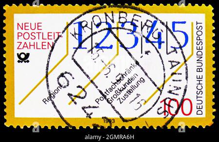 MOSCOU, RUSSIE - 31 JUILLET 2021 : le timbre-poste imprimé en Allemagne présente un diagramme expliquant les nouveaux codes postaux, vers 1993 Banque D'Images