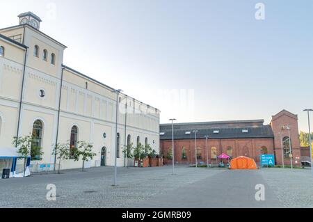 Walbrzych, Pologne - 3 juin 2021 : point de vue sur l'ancienne mine avec point de vaccination contre le covid-19 pendant une pandémie de coronavirus. Banque D'Images