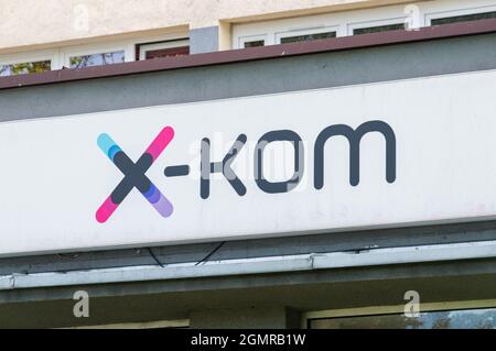 Gliwice, Pologne - 4 juin 2021 : logo et signe de la boutique x-kom. Banque D'Images