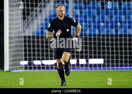 EINDHOVEN, PAYS-BAS - SEPTEMBRE 20 : arbitre Nick Smit lors du match néerlandais de Keukenkampioosdivision entre Jong PSV et ADO Den Haag au PSV Campus de Herdgang le 20 septembre 2021 à Eindhoven, pays-Bas (photo de Joris Verwijst/Orange Pictures) Banque D'Images