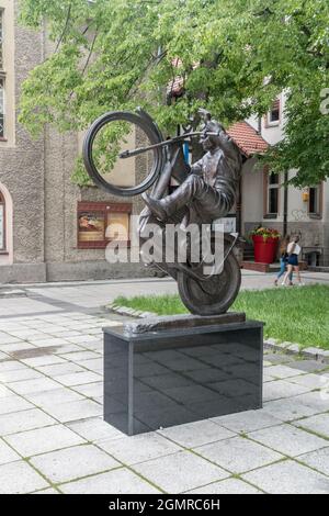 Zielona Gora, Pologne - 1 juin 2021 : monument à Andrzej Huszcza. Banque D'Images