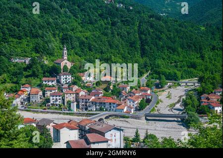 Le village de Vobbia dans le Parc National régional d'Antola en Ligurie Banque D'Images