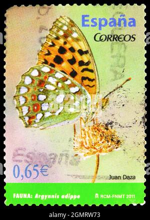 MOSCOU, RUSSIE - 6 NOVEMBRE 2019 : le timbre-poste imprimé en Espagne montre le Fritlalier brun élevé (Argynnis adippe), flore et faune, vers 2011 Banque D'Images