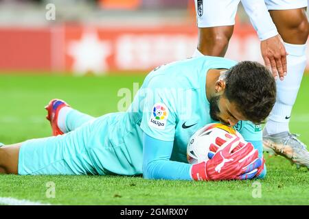 Barcelone, Espagne. 20 septembre 2021. Luis Maximiano pendant le match de la Liga entre le FC Barcelone et Grenade CF au stade Camp Nou à Barcelone, en Espagne. Crédit: Christian Bertrand/Alay Live News Banque D'Images