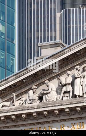 Threedneedneedle Street est au coeur de la ville de Londres, un centre financier et bancaire mondial. Il abrite également la Banque d'Angleterre. Nous en voyons quelques-unes Banque D'Images